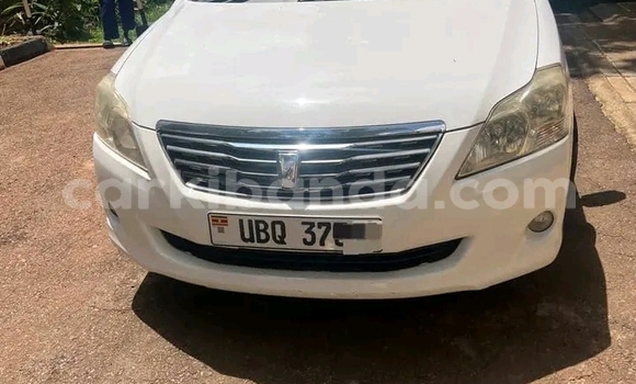 Gura Yakoze Toyota Premio White Imodoka i Kampala mu Uganda Gura Yakoze Toyota Premio White Imodoka i Kampala mu Uganda