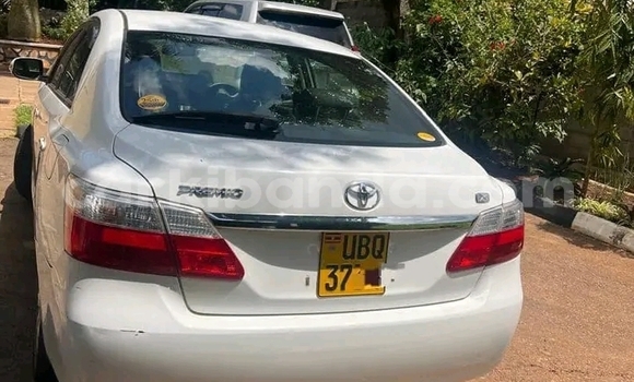 Gura Yakoze Toyota Premio White Imodoka i Kampala mu Uganda Gura Yakoze Toyota Premio White Imodoka i Kampala mu Uganda