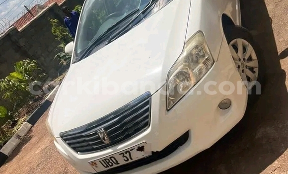Gura Yakoze Toyota Premio White Imodoka i Kampala mu Uganda Gura Yakoze Toyota Premio White Imodoka i Kampala mu Uganda