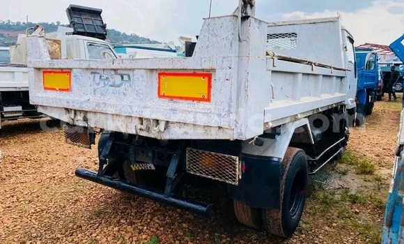 Gura Yakoze Mitsubishi FTO White Imodoka i Bundibugyo mu Western Gura Yakoze Mitsubishi FTO White Imodoka i Bundibugyo mu Western