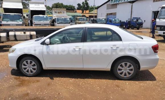 Nunua Imported Toyota Axio Nyeupe Gari ndani ya Kampala nchini Uganda Nunua Imported Toyota Axio Nyeupe Gari ndani ya Kampala nchini Uganda