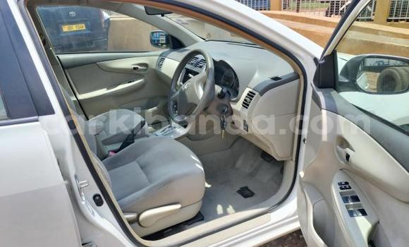 Nunua Imported Toyota Axio Nyeupe Gari ndani ya Kampala nchini Uganda Nunua Imported Toyota Axio Nyeupe Gari ndani ya Kampala nchini Uganda