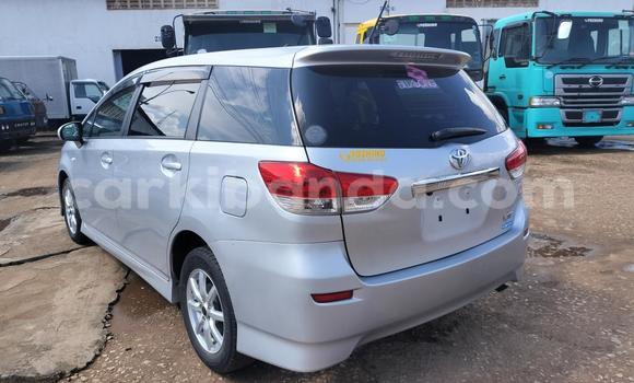 Nunua Imported Toyota Wish Fedha Gari ndani ya Kampala nchini Uganda Nunua Imported Toyota Wish Fedha Gari ndani ya Kampala nchini Uganda