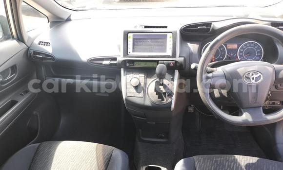 Nunua Imported Toyota Wish Fedha Gari ndani ya Kampala nchini Uganda Nunua Imported Toyota Wish Fedha Gari ndani ya Kampala nchini Uganda