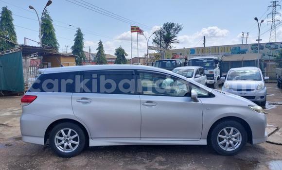 Nunua Imported Toyota Wish Fedha Gari ndani ya Kampala nchini Uganda Nunua Imported Toyota Wish Fedha Gari ndani ya Kampala nchini Uganda