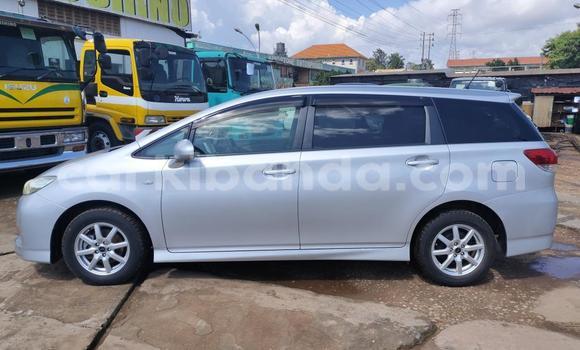 Nunua Imported Toyota Wish Fedha Gari ndani ya Kampala nchini Uganda Nunua Imported Toyota Wish Fedha Gari ndani ya Kampala nchini Uganda
