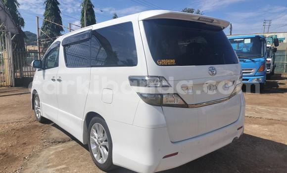 Nunua Imported Toyota Vellfire Nyeupe Gari ndani ya Kampala nchini Uganda Nunua Imported Toyota Vellfire Nyeupe Gari ndani ya Kampala nchini Uganda