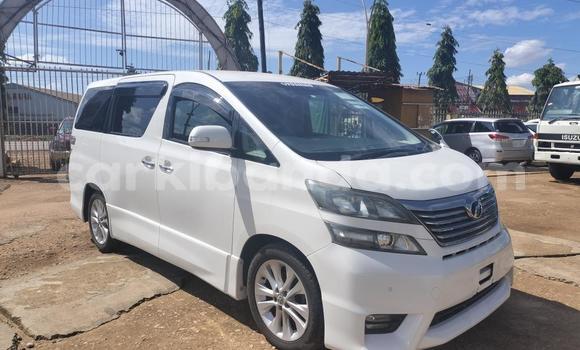 Nunua Imported Toyota Vellfire Nyeupe Gari ndani ya Kampala nchini Uganda Nunua Imported Toyota Vellfire Nyeupe Gari ndani ya Kampala nchini Uganda