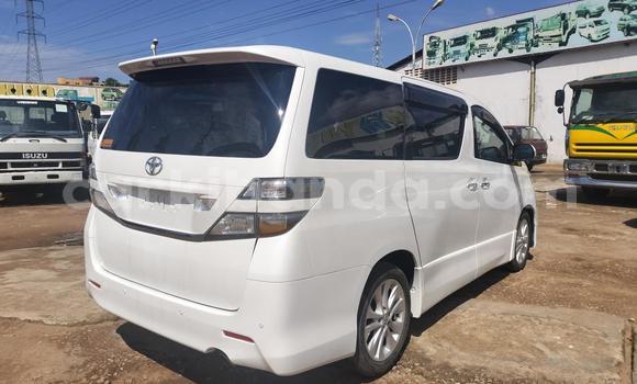 Nunua Imported Toyota Vellfire Nyeupe Gari ndani ya Kampala nchini Uganda Nunua Imported Toyota Vellfire Nyeupe Gari ndani ya Kampala nchini Uganda