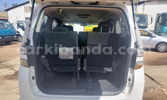 Nunua Imported Toyota Vellfire Nyeupe Gari ndani ya Kampala nchini Uganda Nunua Imported Toyota Vellfire Nyeupe Gari ndani ya Kampala nchini Uganda