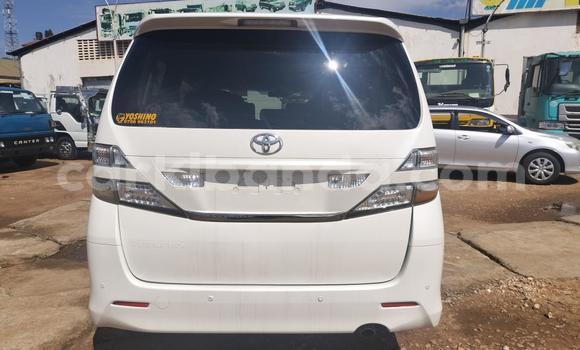 Nunua Imported Toyota Vellfire Nyeupe Gari ndani ya Kampala nchini Uganda Nunua Imported Toyota Vellfire Nyeupe Gari ndani ya Kampala nchini Uganda