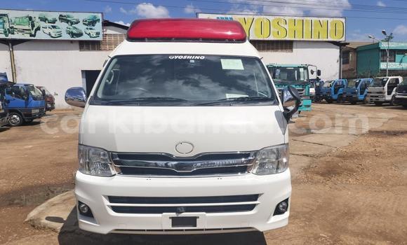 Nunua Imported Toyota Hiace Nyeupe Gari ndani ya Kampala nchini Uganda Nunua Imported Toyota Hiace Nyeupe Gari ndani ya Kampala nchini Uganda