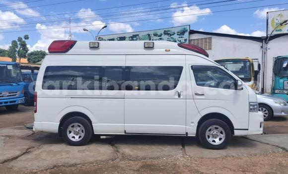 Acheter Import Voiture Toyota Hiace Blanc à Kampala, Ouganda Acheter Import Voiture Toyota Hiace Blanc à Kampala, Ouganda