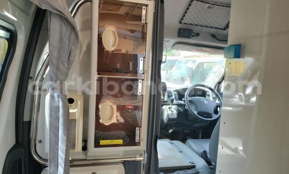 Acheter Import Voiture Toyota Hiace Blanc à Kampala, Ouganda Acheter Import Voiture Toyota Hiace Blanc à Kampala, Ouganda