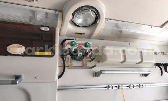 Acheter Import Voiture Toyota Hiace Blanc à Kampala, Ouganda Acheter Import Voiture Toyota Hiace Blanc à Kampala, Ouganda