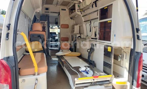 Acheter Import Voiture Toyota Hiace Blanc à Kampala, Ouganda Acheter Import Voiture Toyota Hiace Blanc à Kampala, Ouganda