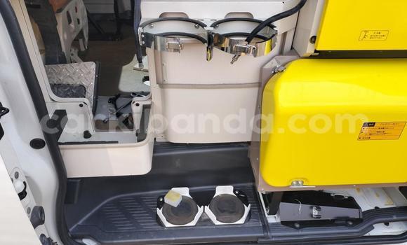 Acheter Import Voiture Toyota Hiace Blanc à Kampala, Ouganda Acheter Import Voiture Toyota Hiace Blanc à Kampala, Ouganda