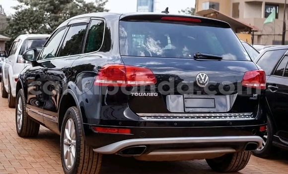 Nunua Ilio tumika Volkswagen Touareg Nyeusi Gari ndani ya Kampala nchini Uganda Nunua Ilio tumika Volkswagen Touareg Nyeusi Gari ndani ya Kampala nchini Uganda