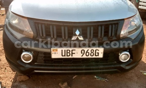 Nunua Ilio tumika Mitsubishi L200 Fedha Gari ndani ya Kampala nchini Uganda Nunua Ilio tumika Mitsubishi L200 Fedha Gari ndani ya Kampala nchini Uganda