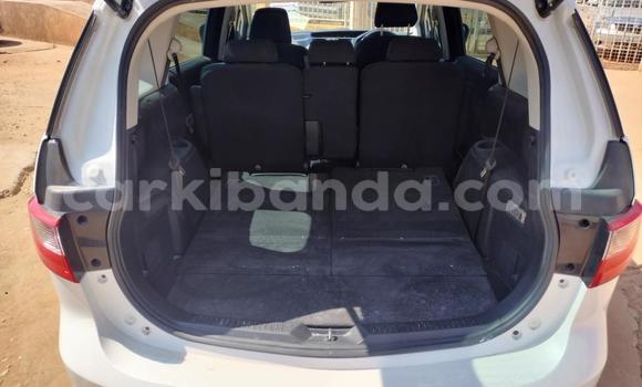 Nunua Imported Mazda Premacy Nyeupe Gari ndani ya Kampala nchini Uganda Nunua Imported Mazda Premacy Nyeupe Gari ndani ya Kampala nchini Uganda