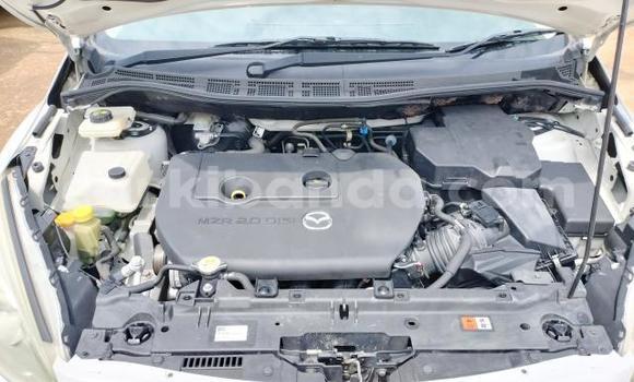 Nunua Imported Mazda Premacy Nyeupe Gari ndani ya Kampala nchini Uganda Nunua Imported Mazda Premacy Nyeupe Gari ndani ya Kampala nchini Uganda