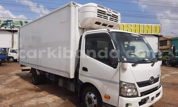 Nunua Imported Hino Ranger Nyeupe Lori ndani ya Kampala nchini Uganda Nunua Imported Hino Ranger Nyeupe Lori ndani ya Kampala nchini Uganda