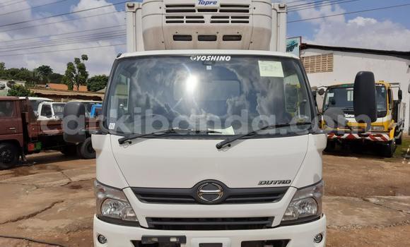 Nunua Imported Hino Ranger Nyeupe Lori ndani ya Kampala nchini Uganda Nunua Imported Hino Ranger Nyeupe Lori ndani ya Kampala nchini Uganda