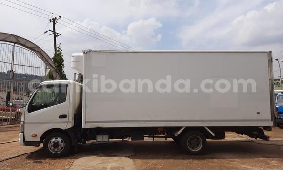 Nunua Imported Hino Ranger Nyeupe Lori ndani ya Kampala nchini Uganda Nunua Imported Hino Ranger Nyeupe Lori ndani ya Kampala nchini Uganda