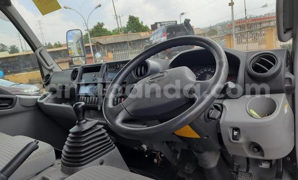 Nunua Imported Hino Ranger Nyeupe Lori ndani ya Kampala nchini Uganda Nunua Imported Hino Ranger Nyeupe Lori ndani ya Kampala nchini Uganda