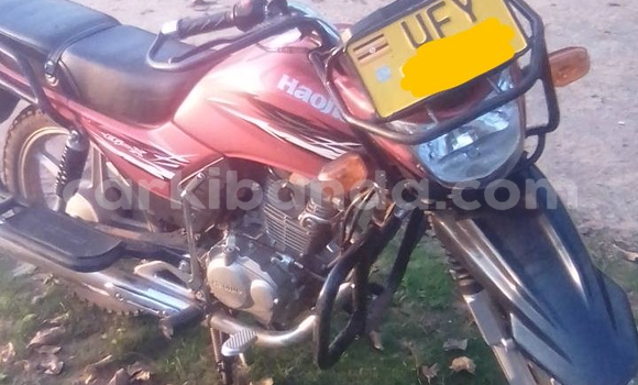 Acheter Occasion Moto Suzuki 750 Rouge à Jinja, Ouganda