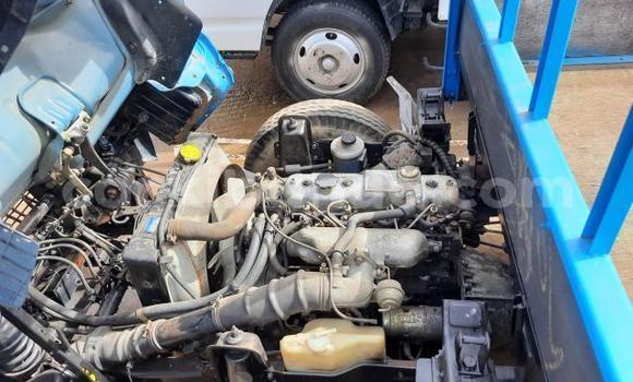 Acheter Import Utilitaire Isuzu Bighorn Bleu à Kampala, Ouganda Acheter Import Utilitaire Isuzu Bighorn Bleu à Kampala, Ouganda