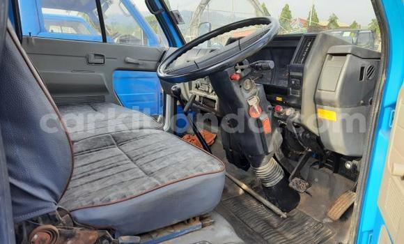 Acheter Import Utilitaire Isuzu Bighorn Bleu à Kampala, Ouganda Acheter Import Utilitaire Isuzu Bighorn Bleu à Kampala, Ouganda