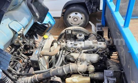 Acheter Import Utilitaire Isuzu Bighorn Bleu à Kampala, Ouganda Acheter Import Utilitaire Isuzu Bighorn Bleu à Kampala, Ouganda