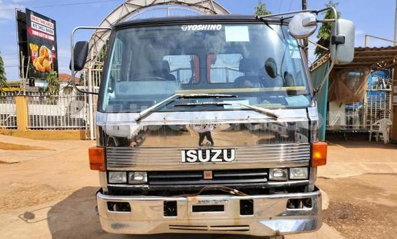 Nunua Imported Isuzu FTR 850 Bluu Lori ndani ya Kampala nchini Uganda Nunua Imported Isuzu FTR 850 Bluu Lori ndani ya Kampala nchini Uganda