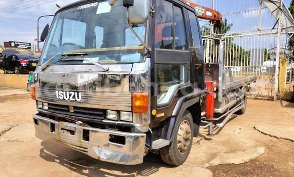 Nunua Imported Isuzu FTR 850 Bluu Lori ndani ya Kampala nchini Uganda Nunua Imported Isuzu FTR 850 Bluu Lori ndani ya Kampala nchini Uganda