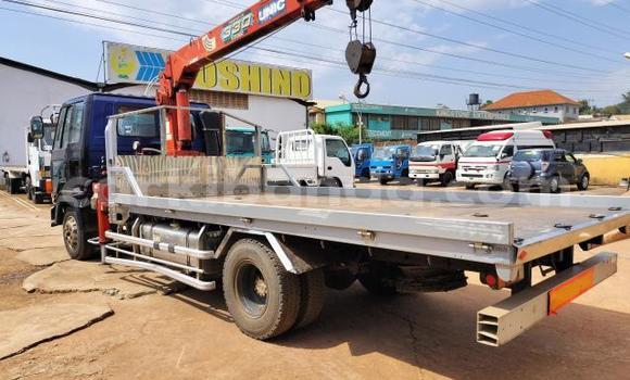 Nunua Imported Isuzu FTR 850 Bluu Lori ndani ya Kampala nchini Uganda Nunua Imported Isuzu FTR 850 Bluu Lori ndani ya Kampala nchini Uganda