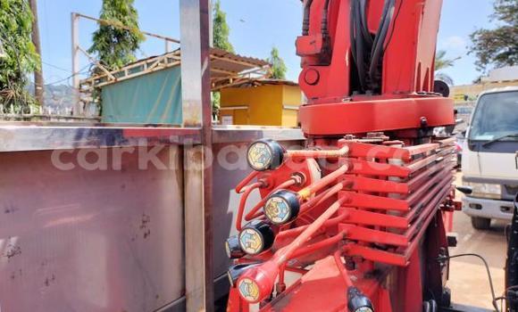 Nunua Imported Isuzu FTR 850 Bluu Lori ndani ya Kampala nchini Uganda Nunua Imported Isuzu FTR 850 Bluu Lori ndani ya Kampala nchini Uganda