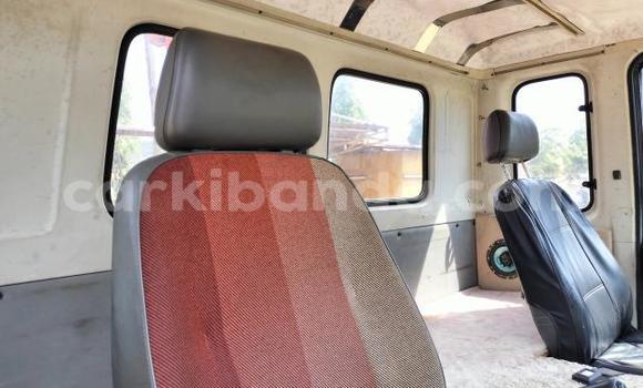 Nunua Imported Isuzu FTR 850 Bluu Lori ndani ya Kampala nchini Uganda Nunua Imported Isuzu FTR 850 Bluu Lori ndani ya Kampala nchini Uganda