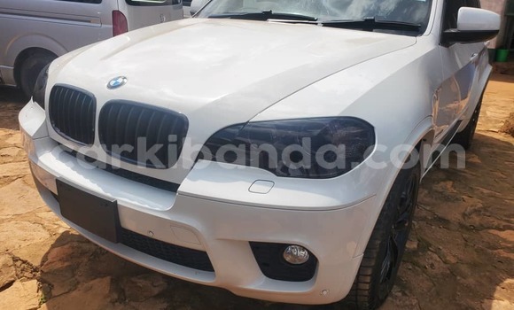 Nunua Mpya BMW X5 Nyeupe Gari ndani ya Kampala nchini Uganda