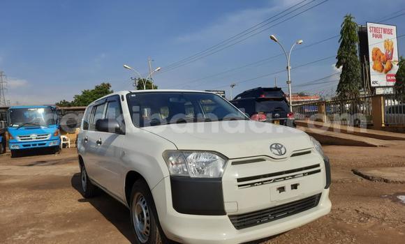 Acheter Import Voiture Toyota Probox Blanc à Kampala, Ouganda Acheter Import Voiture Toyota Probox Blanc à Kampala, Ouganda