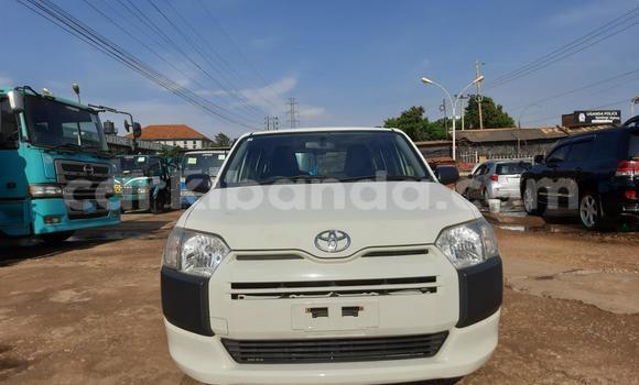 Acheter Import Voiture Toyota Probox Blanc à Kampala, Ouganda Acheter Import Voiture Toyota Probox Blanc à Kampala, Ouganda