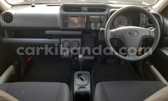 Acheter Import Voiture Toyota Probox Blanc à Kampala, Ouganda Acheter Import Voiture Toyota Probox Blanc à Kampala, Ouganda