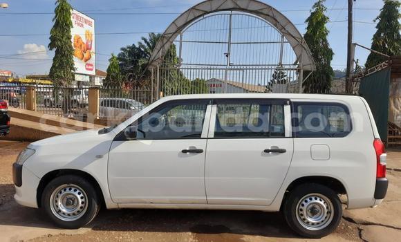 Acheter Import Voiture Toyota Probox Blanc à Kampala, Ouganda Acheter Import Voiture Toyota Probox Blanc à Kampala, Ouganda