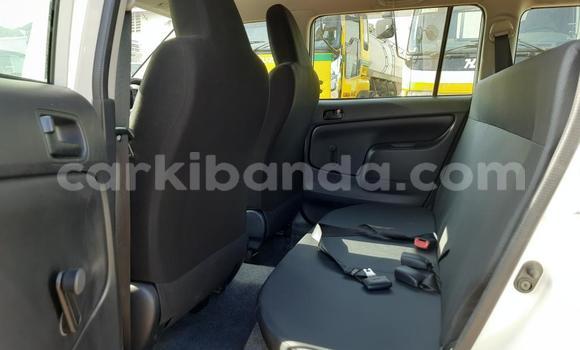 Acheter Import Voiture Toyota Probox Blanc à Kampala, Ouganda Acheter Import Voiture Toyota Probox Blanc à Kampala, Ouganda