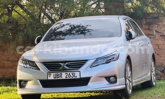 Gura Yakoze Toyota Mark X Silver Imodoka i Kampala mu Uganda Gura Yakoze Toyota Mark X Silver Imodoka i Kampala mu Uganda