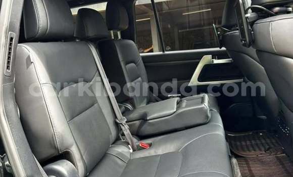 Gura Yakoze Toyota Land Cruiser Black Imodoka i Kampala mu Uganda Gura Yakoze Toyota Land Cruiser Black Imodoka i Kampala mu Uganda