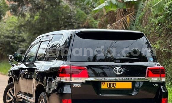 Gura Yakoze Toyota Land Cruiser Black Imodoka i Kampala mu Uganda Gura Yakoze Toyota Land Cruiser Black Imodoka i Kampala mu Uganda