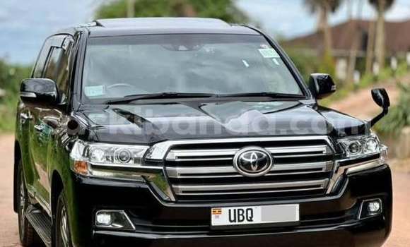Gura Yakoze Toyota Land Cruiser Black Imodoka i Kampala mu Uganda Gura Yakoze Toyota Land Cruiser Black Imodoka i Kampala mu Uganda