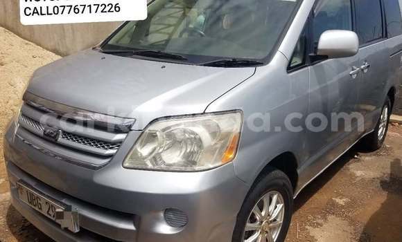 Nunua Ilio tumika Toyota Noah Nyingine Gari ndani ya Bugembe nchini Mashariki