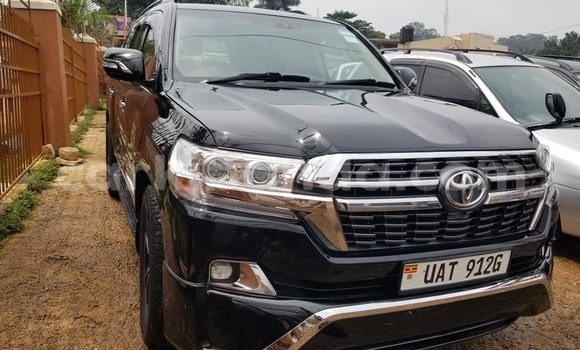 Nunua Ilio tumika Toyota Land Cruiser Nyeusi Gari ndani ya Kampala nchini Uganda